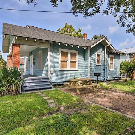 Quaint Galveston Vacation Home - Central Location! Exterior photo