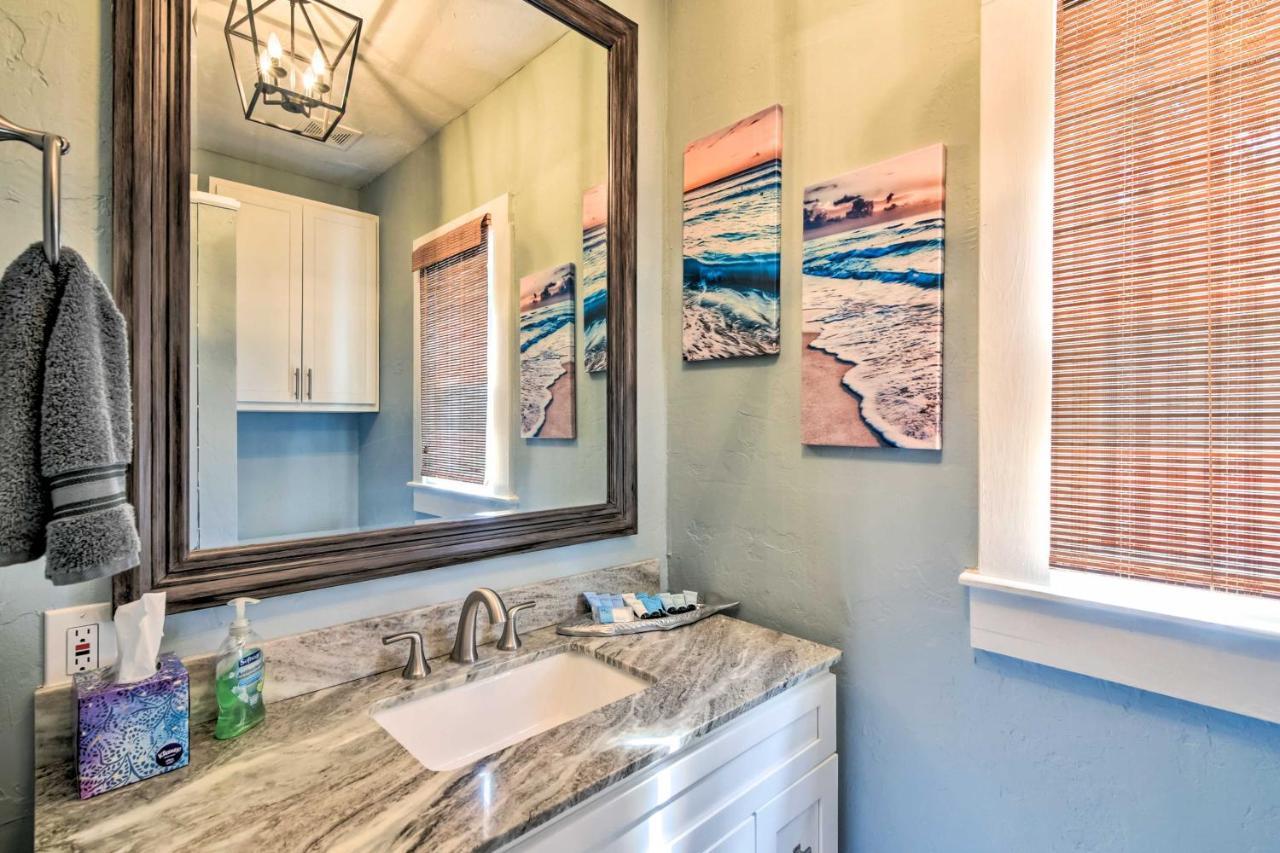 Quaint Galveston Vacation Home - Central Location! Exterior photo