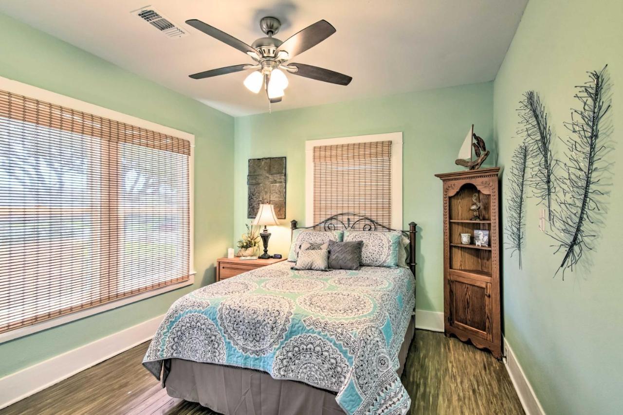 Quaint Galveston Vacation Home - Central Location! Exterior photo