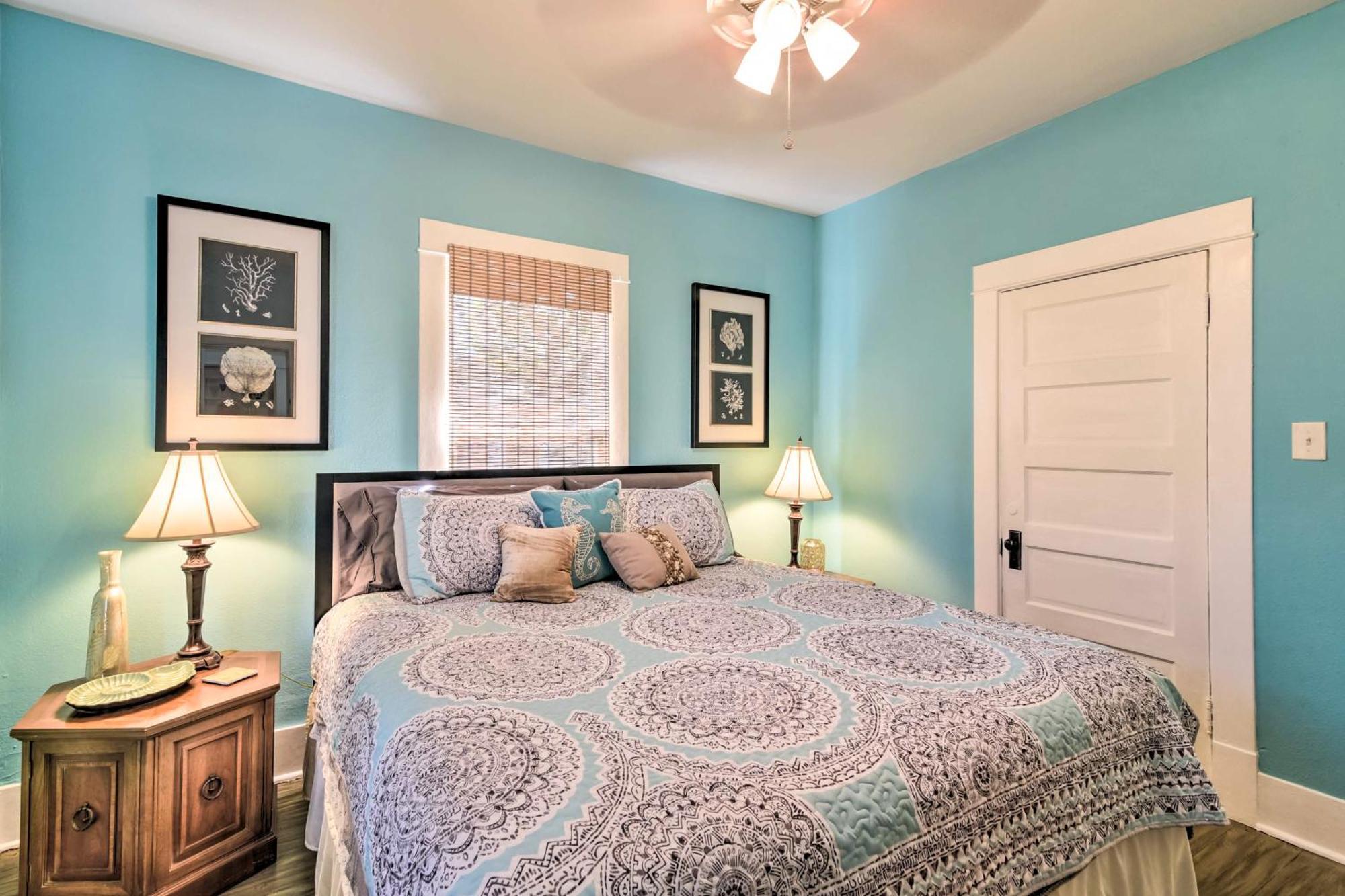 Quaint Galveston Vacation Home - Central Location! Exterior photo
